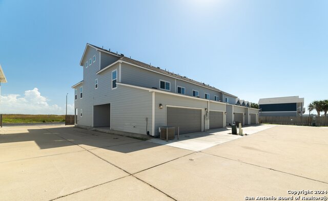 Image 5 of 23 For 15217 Windward Dr. Unit 401  401