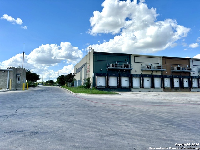 Listing photo id 1 for 9342 Loop 410 B-1