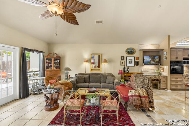 Image 25 of 40 For 13746 Bluff Villas Ct.