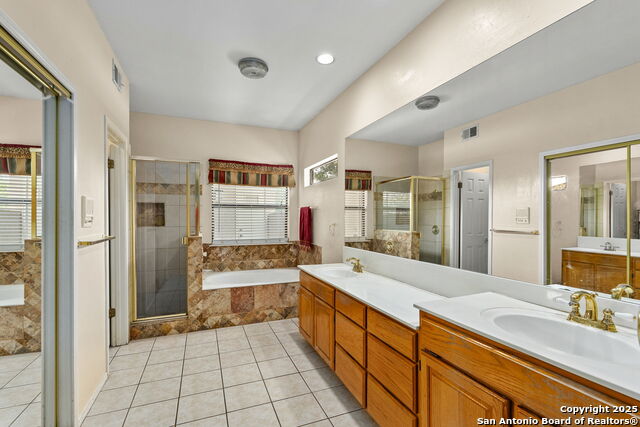 Image 33 of 40 For 13746 Bluff Villas Ct.