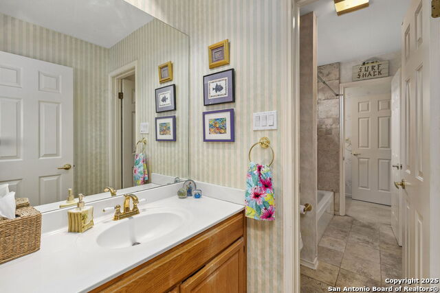 Image 37 of 40 For 13746 Bluff Villas Ct.