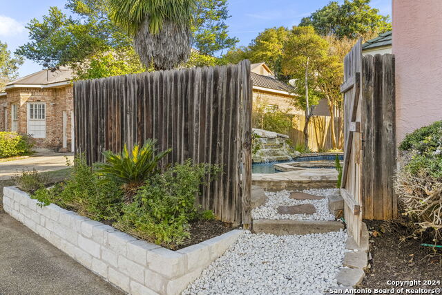 Image 7 of 40 For 13746 Bluff Villas Ct.