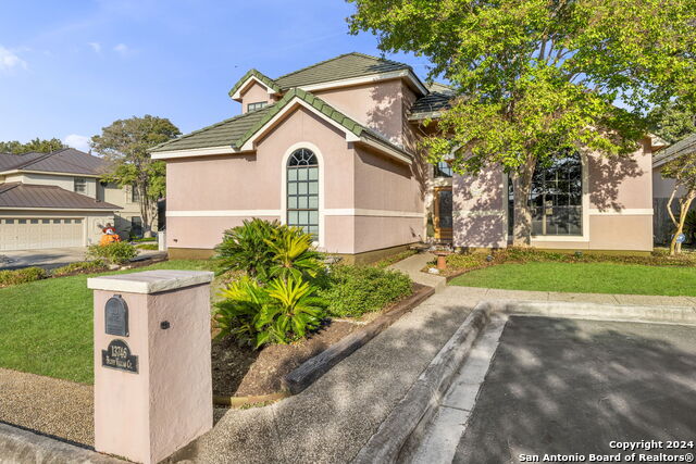 Image 9 of 40 For 13746 Bluff Villas Ct.