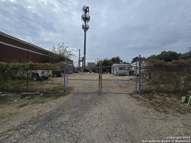 Details for 250 Deerwood Dr, San Antonio, TX 78209