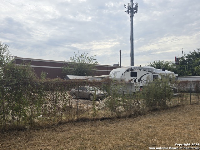 Listing photo id 1 for 250 Deerwood Dr