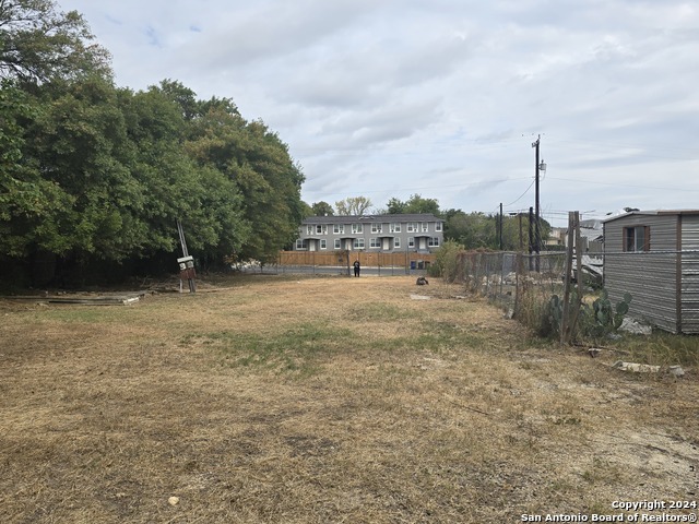 Listing photo id 2 for 250 Deerwood Dr