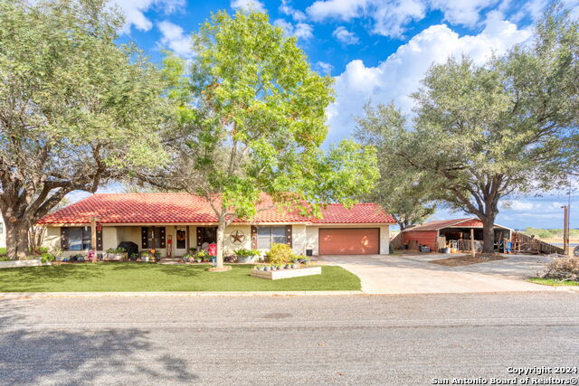 Details for 102 Campbell Ln, Pleasanton, TX 78064