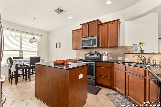 Listing photo id 2 for 9010 Bowen Br