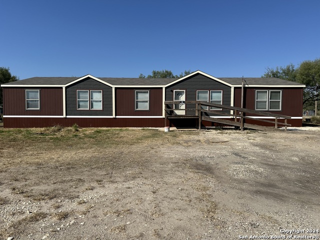 Details for 211 8th St N, Christine, TX 78012