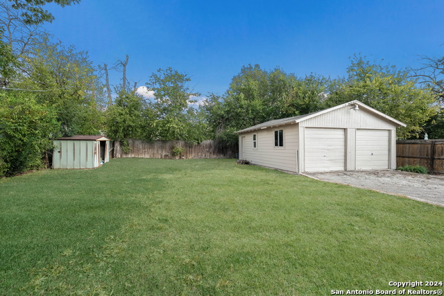 Image 21 of 21 For 307 Bexar Dr