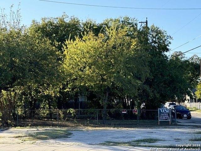 Listing photo id 0 for 108 Hawthorne