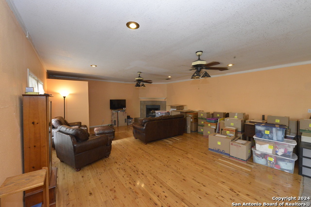 Listing photo id 9 for 760 Tom Rd  