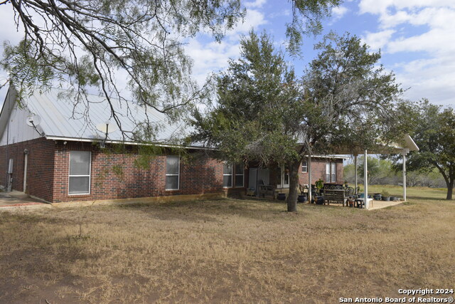 Listing photo id 25 for 760 Tom Rd  