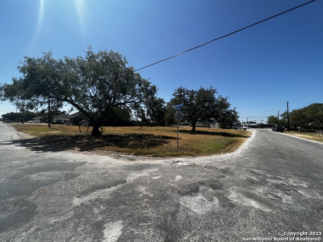 Listing photo id 0 for 301 Kirkpatrick St