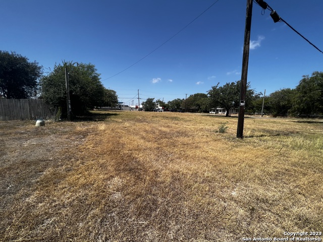 Listing photo id 1 for 301 Kirkpatrick St
