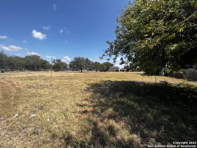 Listing photo id 2 for 301 Kirkpatrick St