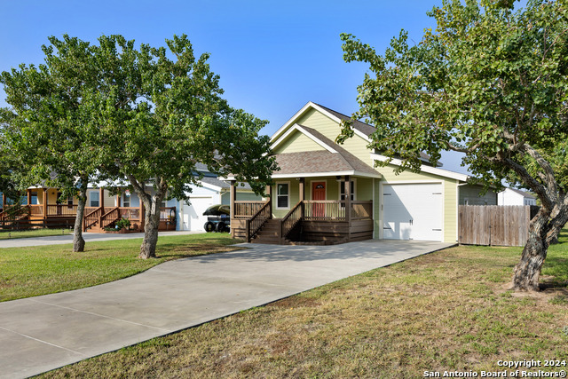 Details for 1403 Young S, Rockport, TX 78382