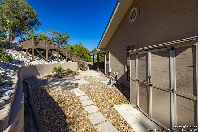 Listing photo id 29 for 110 Ridge Rock Cv