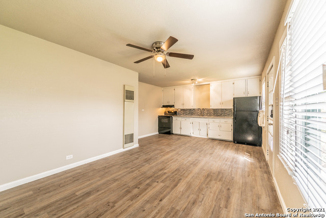 Listing photo id 4 for 5539 Randolph Blvd  1