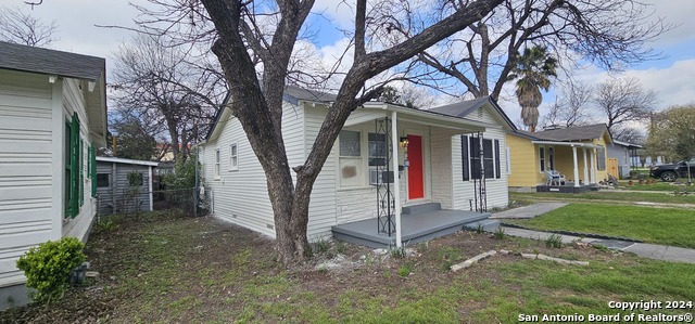 Listing photo id 2 for 211 Isabel St