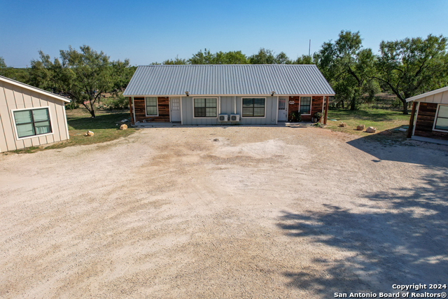 Image 6 of 18 For 265 Uvalde Oaks Dr.