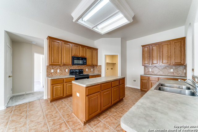 Image 11 of 25 For 9460 Windwood Dr