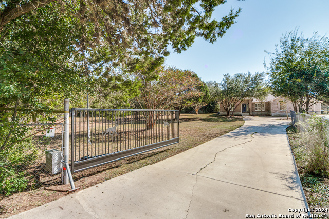 Image 4 of 25 For 9460 Windwood Dr