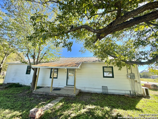 Details for 200 Austin E, Knippa, TX 78870