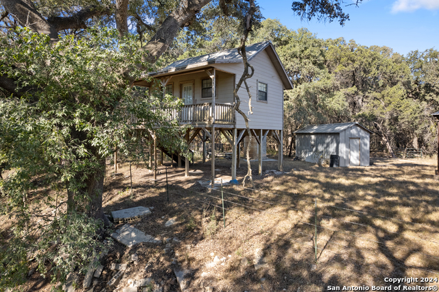 Listing photo id 4 for 849 Krueger Canyon