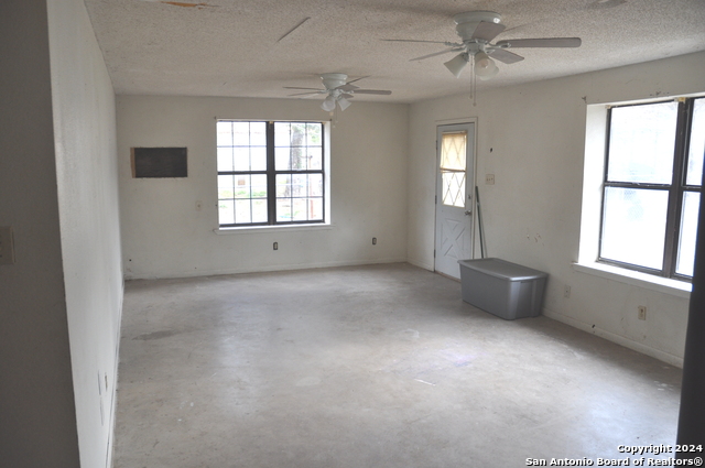Listing photo id 2 for 407 Hayden Ave