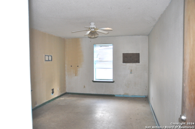 Listing photo id 4 for 407 Hayden Ave