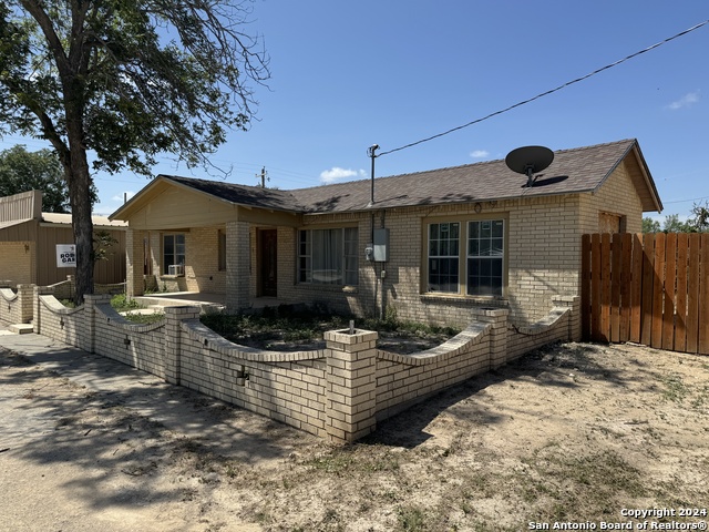 Details for 504 El Paso St W, Brackettville, TX 78832