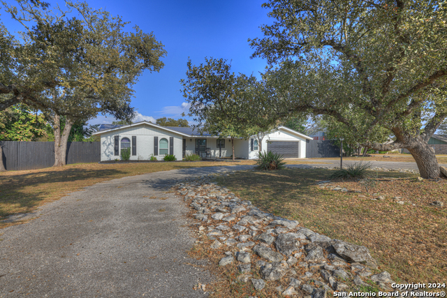 Listing photo id 2 for 402 Laurel Hill