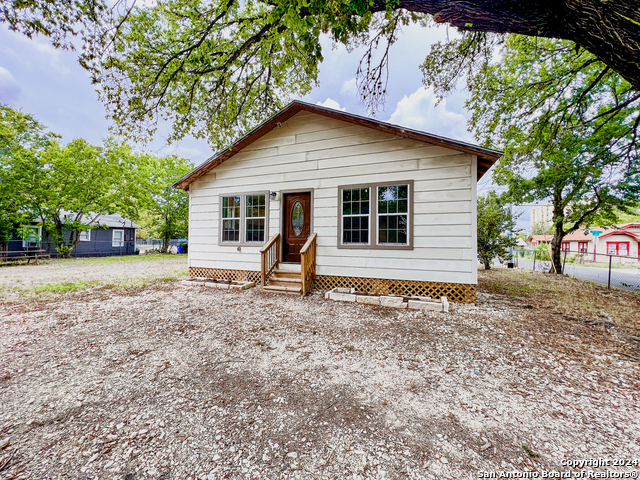 Details for 601 Mitchell Ave, Seguin, TX 78155