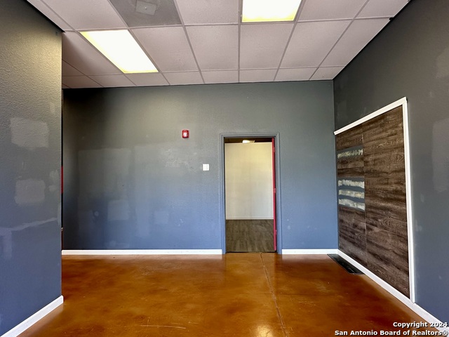 Listing photo id 0 for 8142 Shin Oak 106
