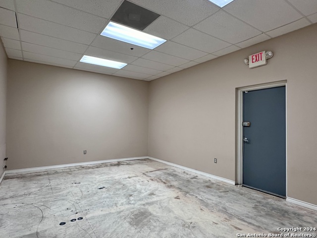 Listing photo id 18 for 8142 Shin Oak 106