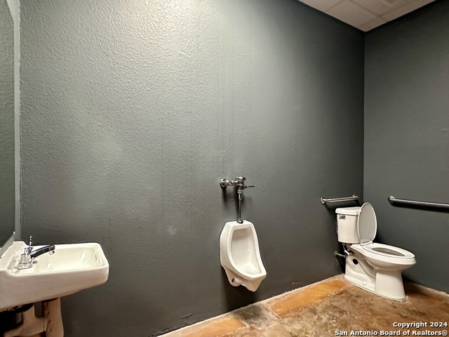 Listing photo id 21 for 8142 Shin Oak 106