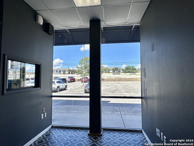 Listing photo id 4 for 8142 Shin Oak 106