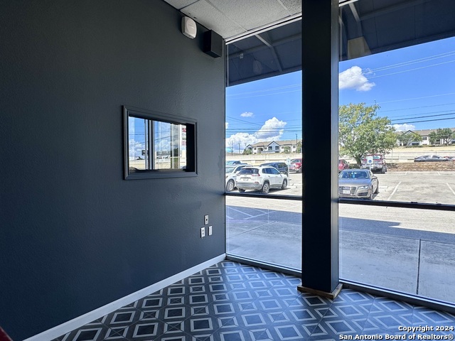 Listing photo id 5 for 8142 Shin Oak 106