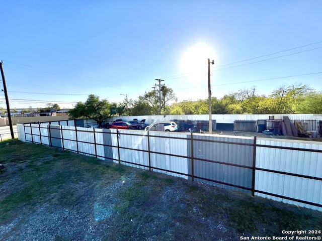 Image 11 of 15 For 2235 Frio City Rd