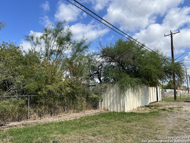 Image 7 of 15 For 2235 Frio City Rd