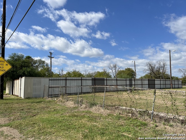 Image 9 of 15 For 2235 Frio City Rd