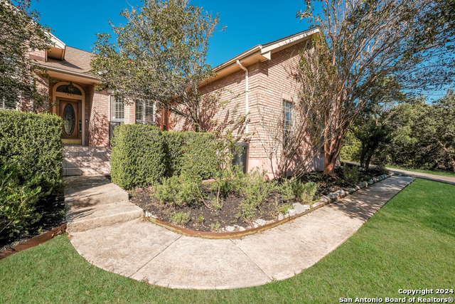 Listing photo id 2 for 1407 Midnight Dr