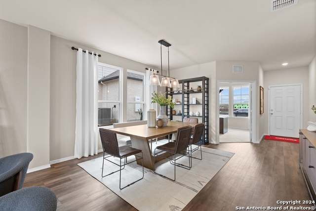 Listing photo id 4 for 4802 Bay Breeze