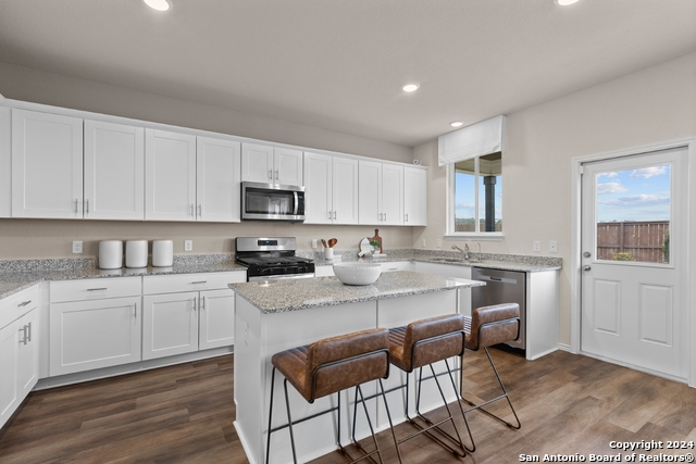 Listing photo id 5 for 4802 Bay Breeze