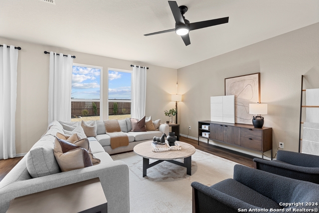 Listing photo id 7 for 4802 Bay Breeze