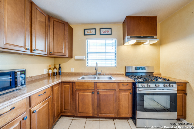 Listing photo id 7 for 239 Lemur Dr