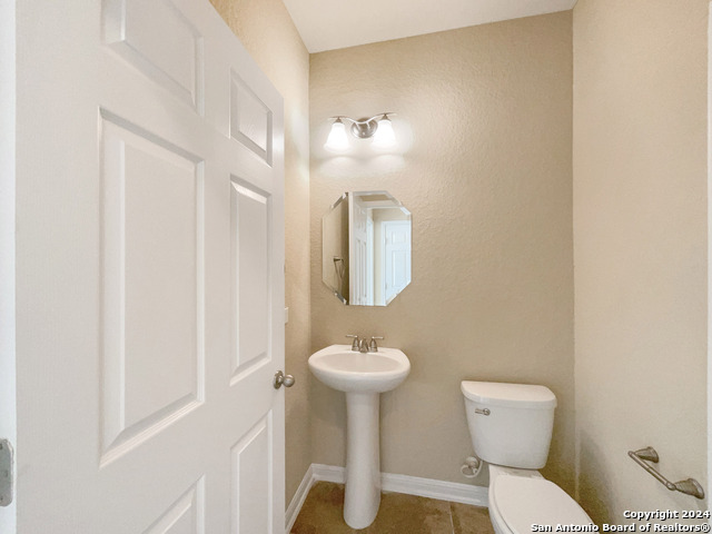 Listing photo id 10 for 9615 Calmont Way