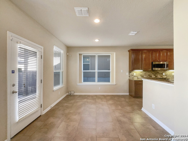 Listing photo id 13 for 9615 Calmont Way