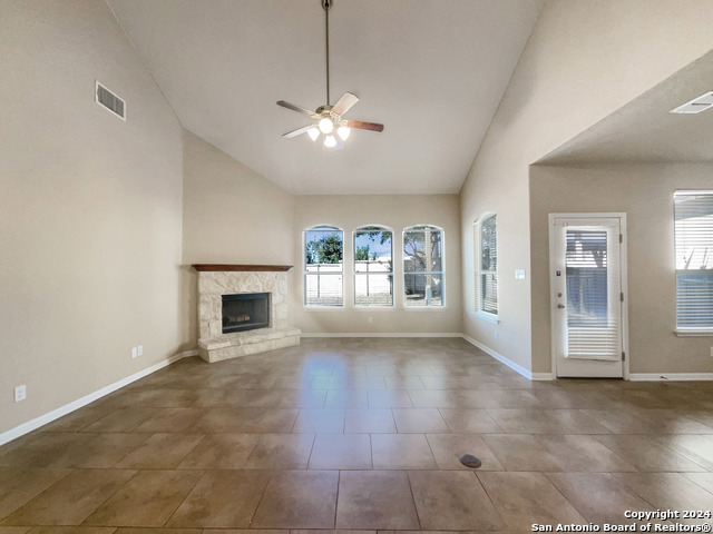 Listing photo id 14 for 9615 Calmont Way